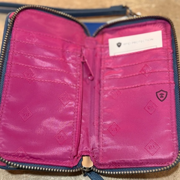Vera Bradley RFID Smartphone Wristlet Wallet Geo Medallions NWT - Picture 8 of 14